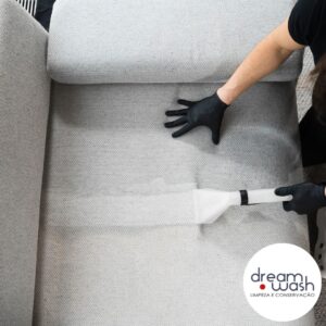 Limpeza de Sofá de Tecido Sintético e Natural